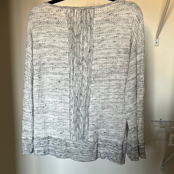 Evereve Gray Top - Picture 2 of 2